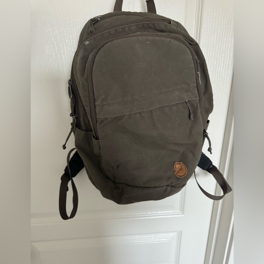fjallraven raven 28 olive green backpack
